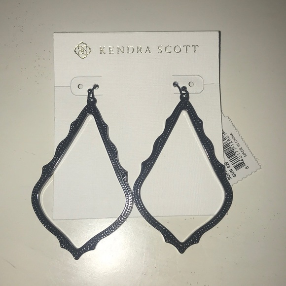 Kendra Scott Jewelry - NEVER WORN Kendra Scott earrings
